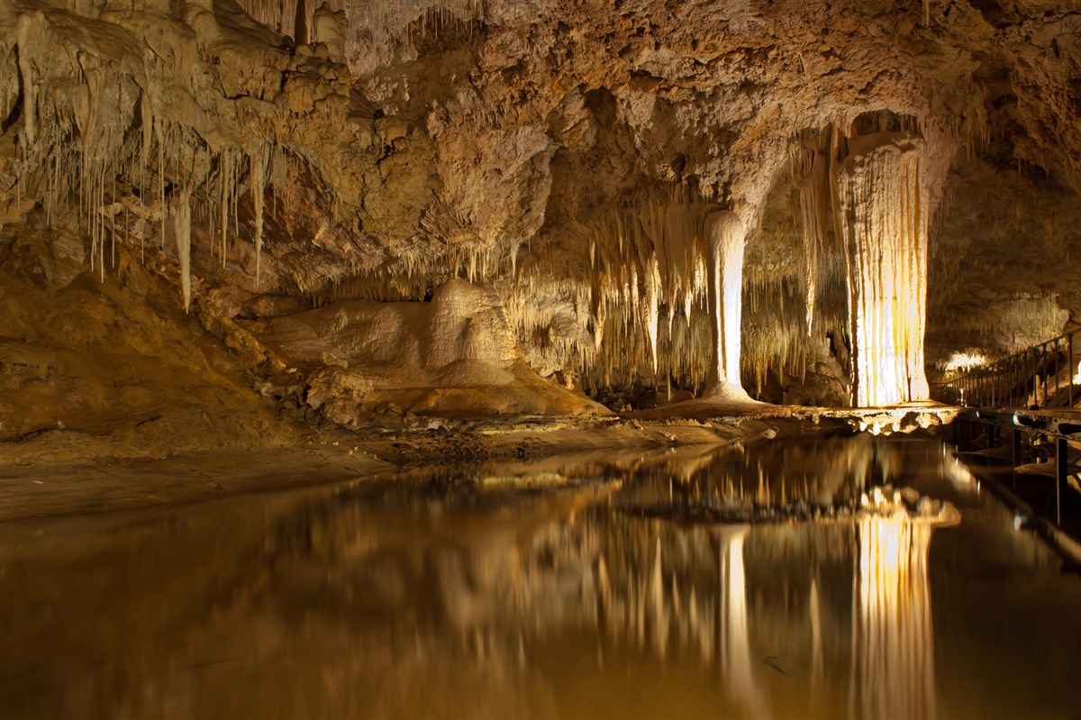 Lake Cavemammoth Cave Nature Reserve WA ExplorOz Places