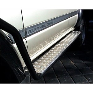 Side steps on a Toyota Landcruiser
