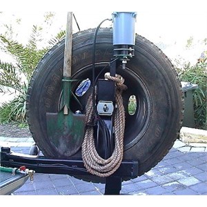 HF aerial mounted on the spare wheel carrier