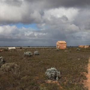 Nullarbor Roadhouse to Cook via Knowles Cave