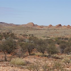 The quartz and ironstone country south of Tjarra.