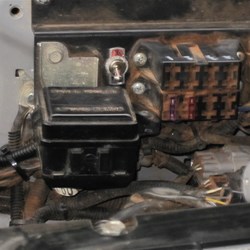 Auxilary Power source and power switch on firewall behind