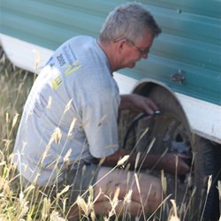 Bruce fondling Vicki's tyres ;)