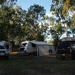 packing up at the free camp on the Dawson River near Moura