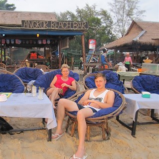 Chilling out in a beach side cafe at Snookville