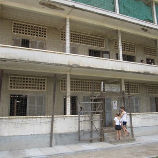 The horror prison - S21 in PP