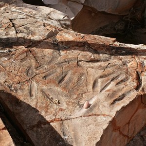The many grooves above the pool used for ochre grinding.
