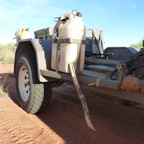 Scottys staked water container