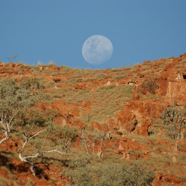 The silver orb rising above the ramparts of the Darlsen Valley