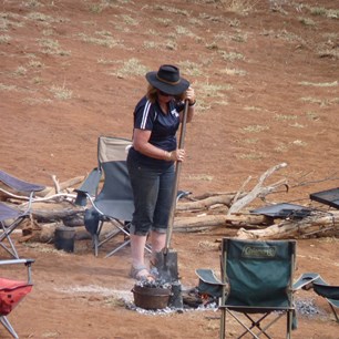 Bush cook hard at work in her kitchen - Go Suze
