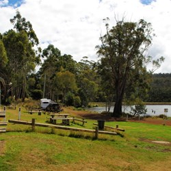 Picnic ground at Lake Leake