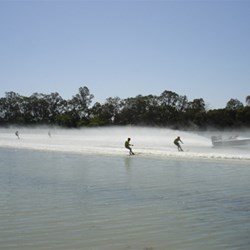 Ski boat racing at Berri on the Murray River