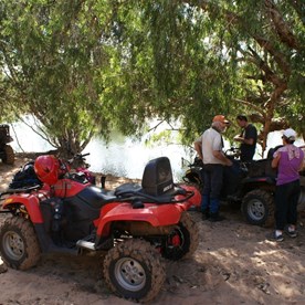 Lunch by the Carson River ford