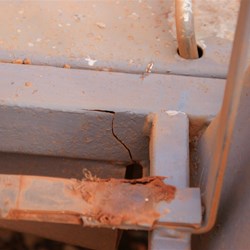 An identicle crack on the left hand side of the trailer