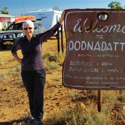 me beside the sign at Oodnadatta