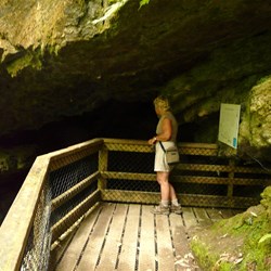 Lovely walk to Junee Cave