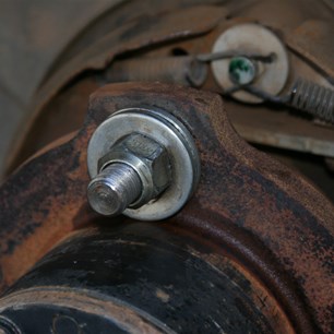 Stud being pulled through with flat side of wheel nut & 2 washers