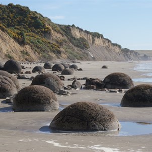 Moeraki Boulders - Koekohe Beach, Otago