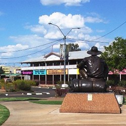 The Cunnamulla Fella overlooks the town centre
