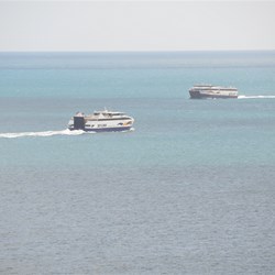 2 Sealink Ferries pass each other in Backstairs Passage 