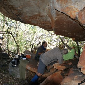 John, Gaby & Scotty investigate an overhang