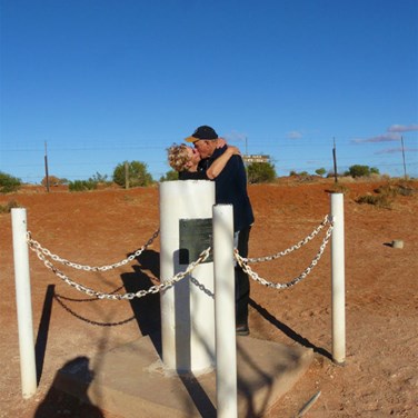 Kissy kissy in the corner