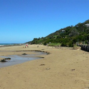Wye River clings to the hillside above the beach