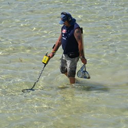 Metal Detector in action at Moonta Bay