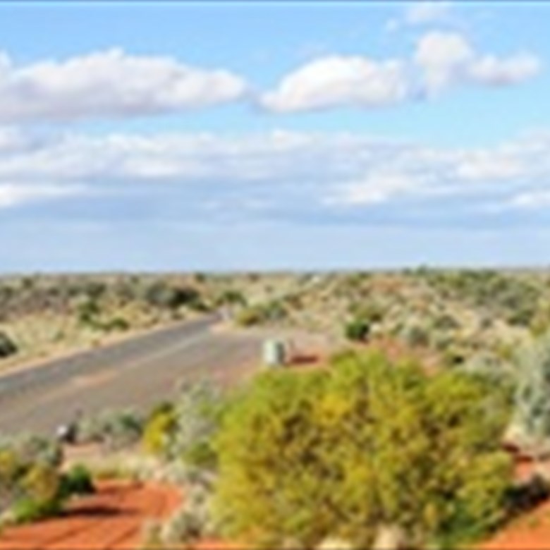 [16/Aug/2011]  Lesseter Highway, 30km east of Yulara. (10488x640 pixels, 1.6MB)
