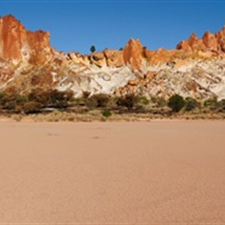 [14/Aug/2011] Rainbow Valley (6598x640 pixels, 709KB)