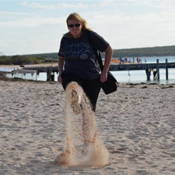 Monkey Mia - Janet kicking sand in my face