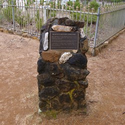 Memorial cairn at the Harveys Return Cemetery 