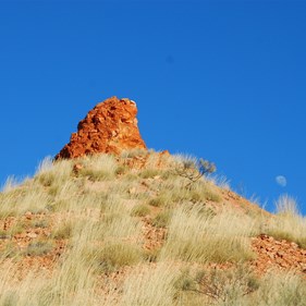Compton Pinnacle and a setting moon - Karlamilyi (Rudall River) NP