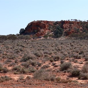 Low hills closer to Laverton