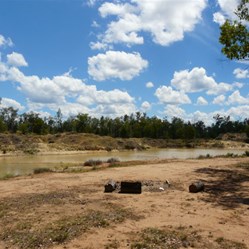 Shonkey Maps led us to this quary on our way back to Womblebank Station