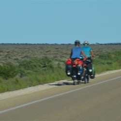 two inspirational women cycling the Nullarbor