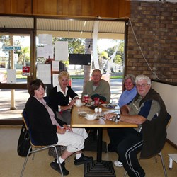 Paringa Bakery - excellent pies & coffee