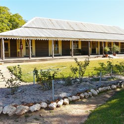 Yangar Homestead on Lake Yangar