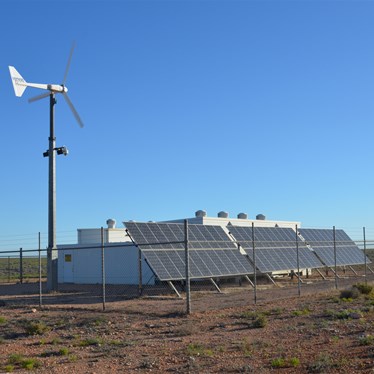 Large Solar powered generating plant between Ooldea and Watson