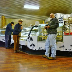 A pie & coffee at the Omeo Bakery