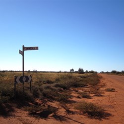 The turnoff to Yamarna Homestead