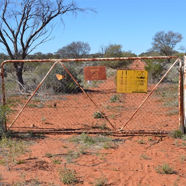 Arriving at Dingo Flat Gate, and time to head west on the Nawa Junction Track