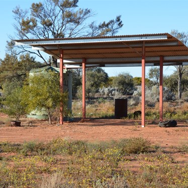 Maku Shed Tank on the way to the Connie Sue Highway