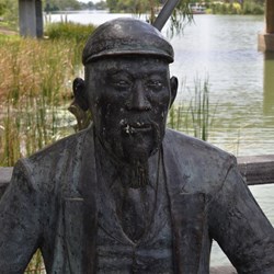 Memorial to Captain Peter Egge at Wentworth Wharf 
