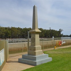 Lock 10 Wentworth and Charles Sturt Memorial