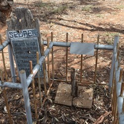 The tragic grave site of a mother and 2 young children drowned in the Murray in 1910