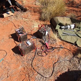 Set-up with leads for amp regulation