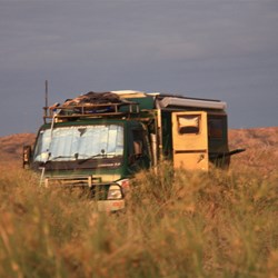 Rob & Chicka's Custom Mitzubishi Canter 4X4 Motorhome