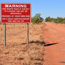 Warning sign for outback travellers on the Duncan Road in the NT