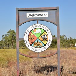 Shire of Halls Creek sign on the Duncan Road